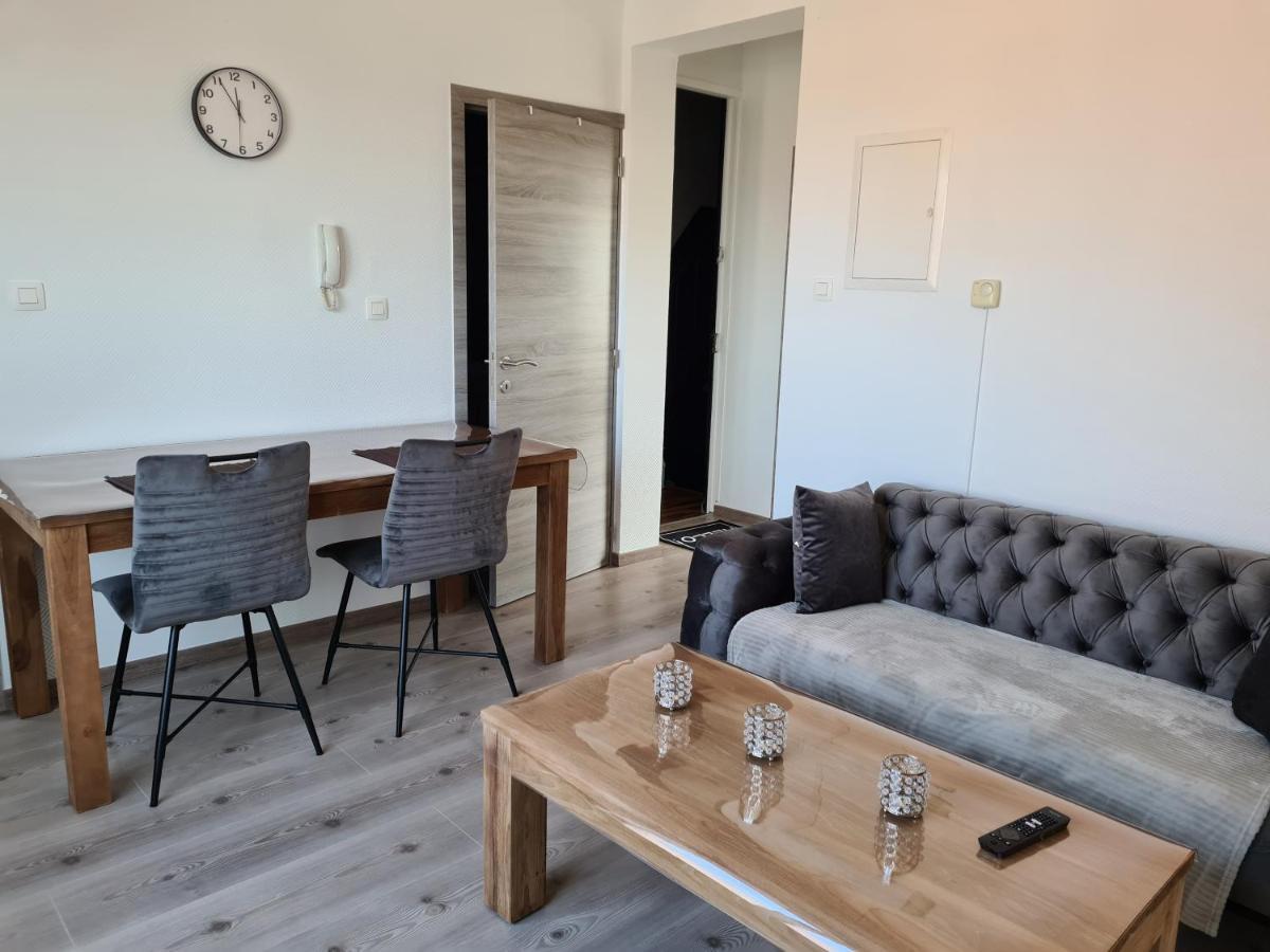 Le Bonheur 1 & 2 Parking Et Wifi Gratuits Apartment Charleroi Exterior foto